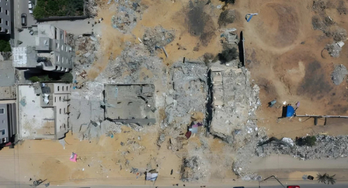 Gaza, 21 morti nel crollo di un edificio danneggiato dalla guerra